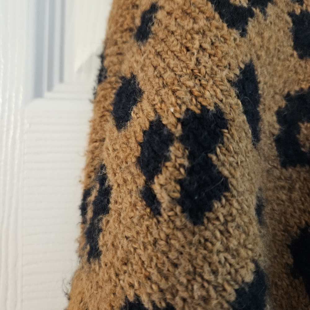 Animal Print Sweater - Picture 7 of 7